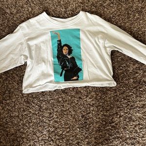 Cropped longe sleeve graphic tee